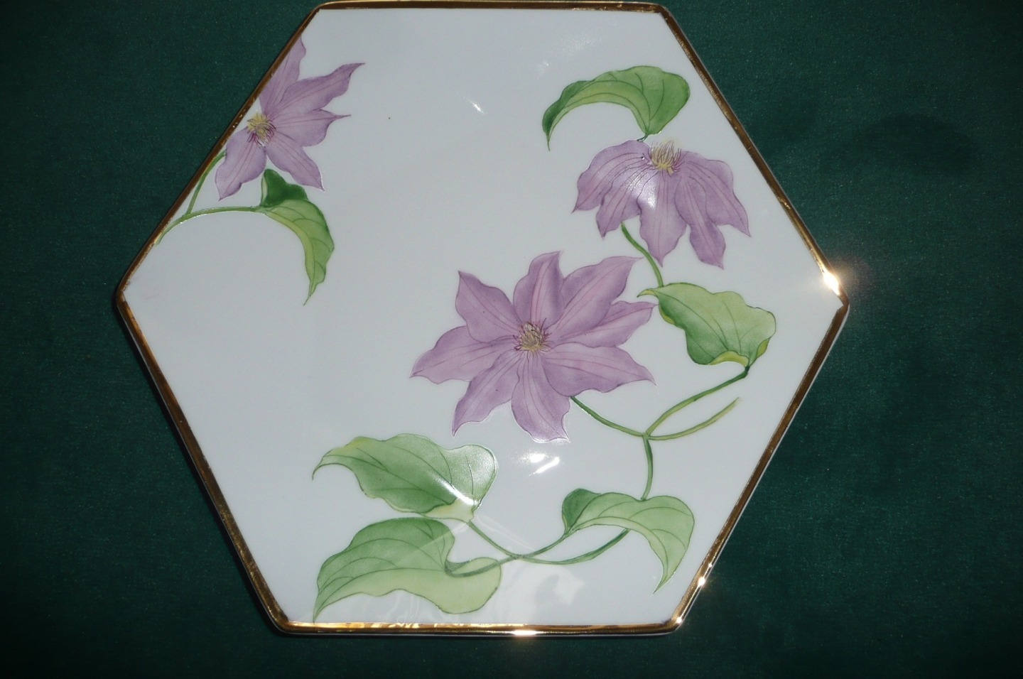 Grande Assiette | Plat 6 Côtés Clématites, Filet Or