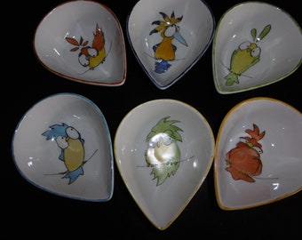 6 hand-painted porcelain bowls decorated with 6 funny birds