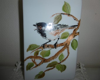 Vase rectangulaire en porcelaine peinte main : oiseau chinois sur une branche