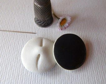 BEAUX BOUTONS NOIRS accessoires en porcelaine pour couture et tricot, artisanat céramique.