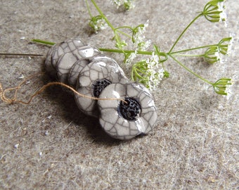 Beige raku flower buttons, 6 enamel buttons on black clay, 2 cm for textile creation handmade in the workshop