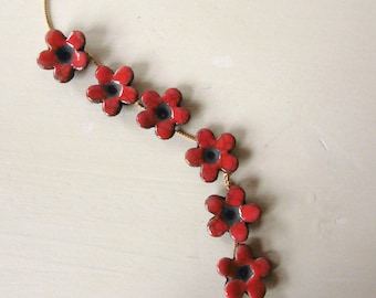 Lot de 6 perles fleurs en céramique pour créations bijoux et décoration, fait main en atelier.