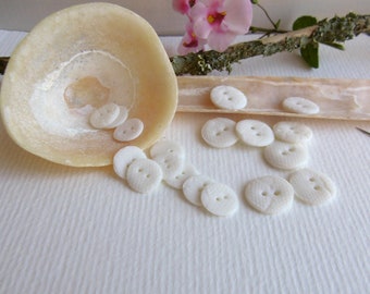 Très petits boutons plats en porcelaine pour lingerie fine vêtement enfant et habit de poupée