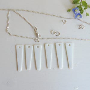 LONGUES PERLES SEQUINS en porcelaine blanche création artisanale