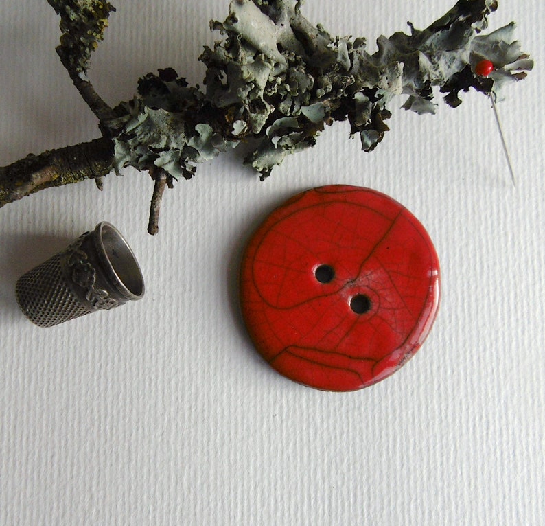GROS BOUTONS COUTURE boutons raku rouge ou bleu turquoise pour travaux de couture image 1