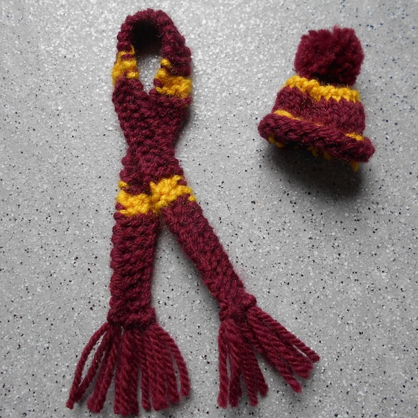 Echarpe de sorcier et bonnet miniatures en laine, wizarding scarf, fait main, ornement à suspendre fait main