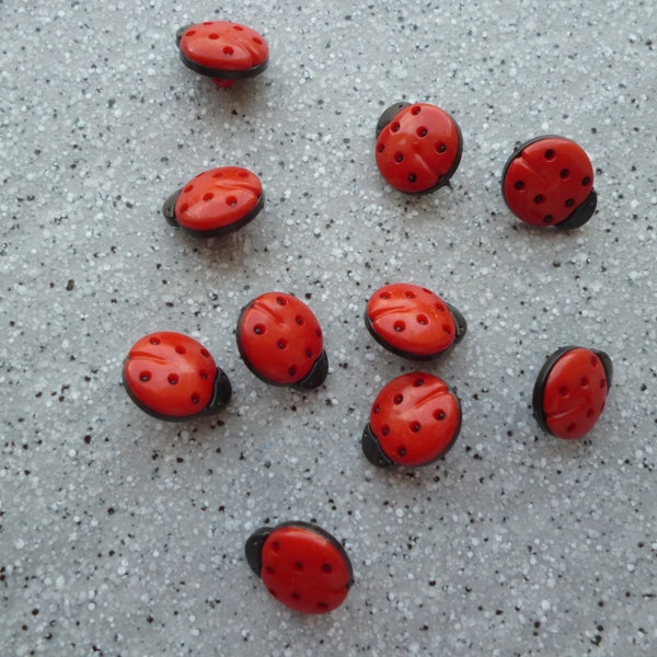 10 Boutons coccinelles noires et rouge  en plastique , boutons fantaisie, boutons enfants, boutons animaux, mercerie, couture