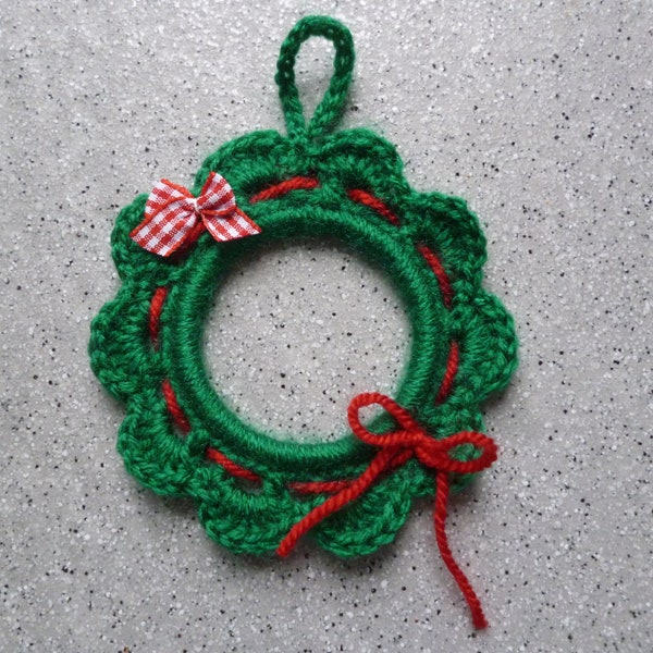 Couronne de Noel réalisée au crochet fait main, ornement de Noel, Christmas, ornement de sapin, décoration de Noel, crochet