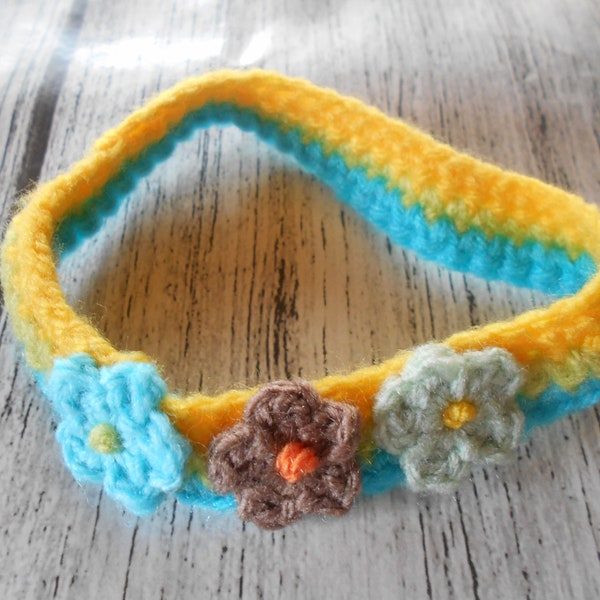 Collier chien réalisé au crochet, collier petit chien ou chat au crochet, orné de petites fleurs