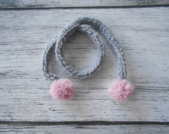 Echarpe pompons pour poupée Blythe et Pullip réalisée au tricot, fait main,gris, rose