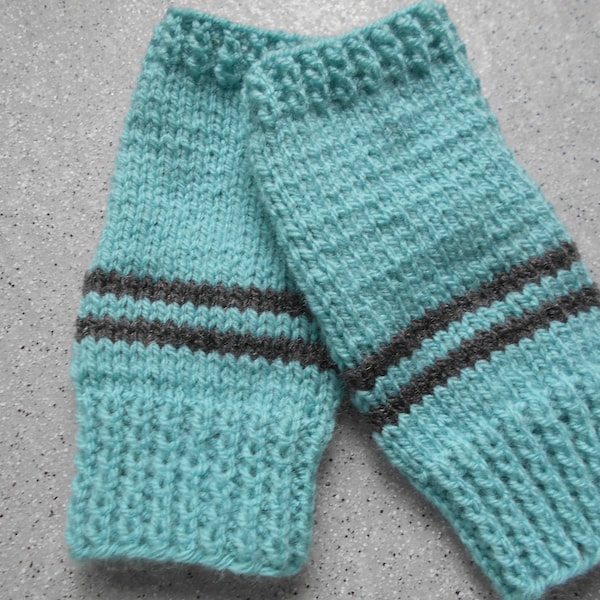 Mitaines réalisées au tricot en laine bleu turquoise, rayures gris foncées, fait main