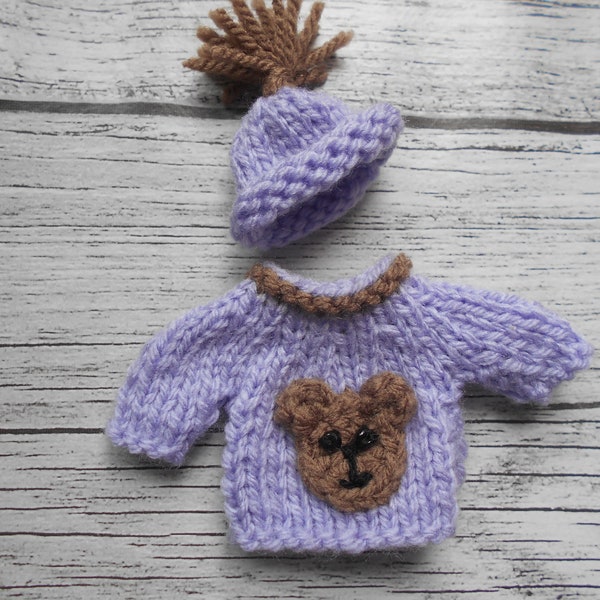 Pull et bonnet miniatures réalisés au tricot, miniatures au tricot, ours au crochet, fait main
