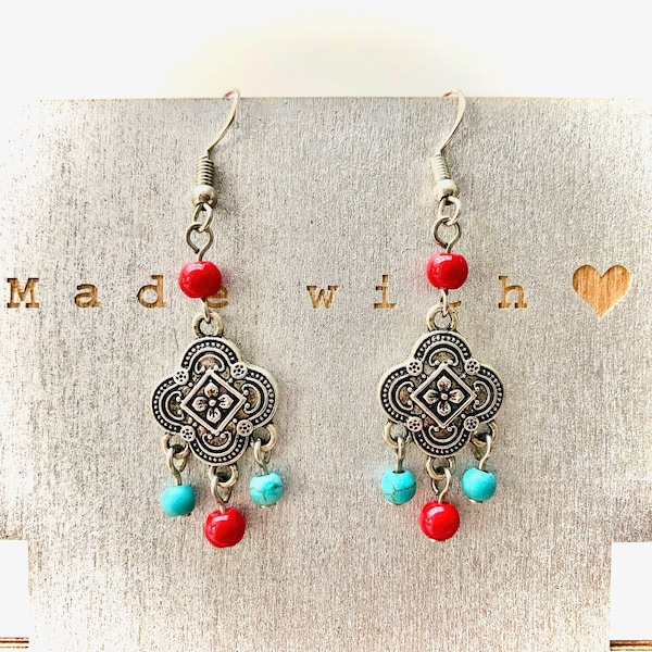 Boucles d'oreilles ethniques crochets en argent 925 avec connecteur chandelier trèfles et perles en verre rouge et turquoise pour femme