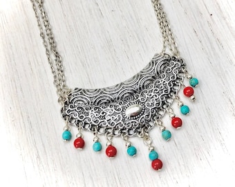Ethnic silver metal chain necklace with silver plastron and cascade of red and turquoise ceramic beads for women