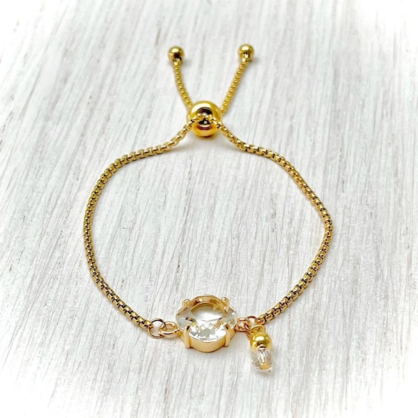 Bracelet en acier doré réglable par lien coulissant avec pendentif perle en verre sertie plaqué or 24k pour femme