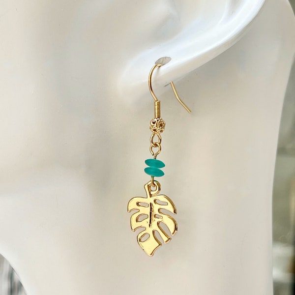 Boucles d'oreilles attaches crochets en laiton doré à l'or fin 24k avec perles rondelles en verre turquoise et pendentif feuille pour femme