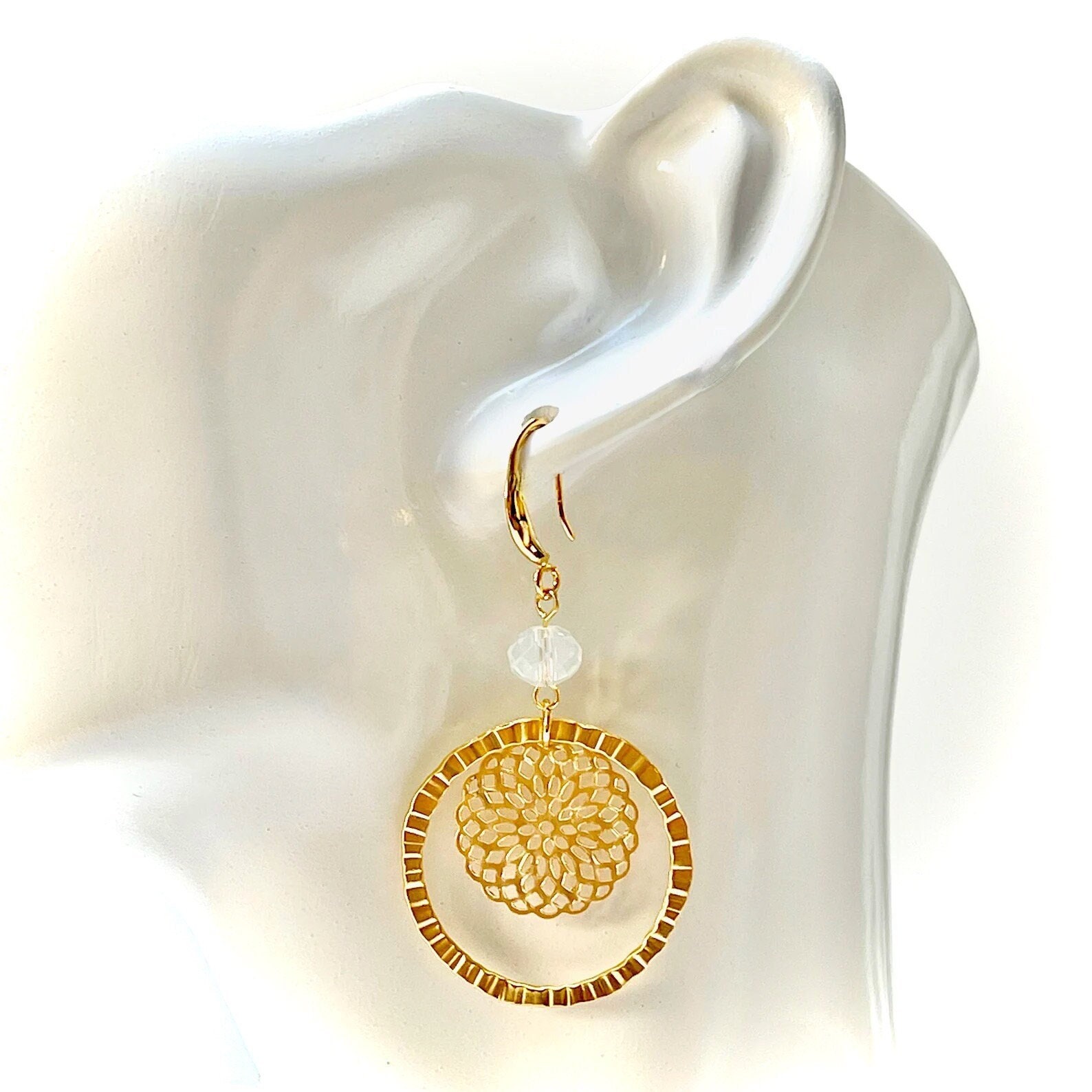 Boucles D'oreilles Artisanales Cercle Doré Martelé & Perles Acryliques Marbrées - Dormeuses