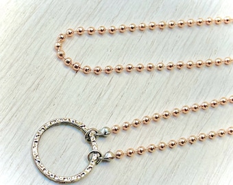 Collier porte lunettes avec chaîne à billes en métal plaqué or rose et anneau martelé argenté pour femme