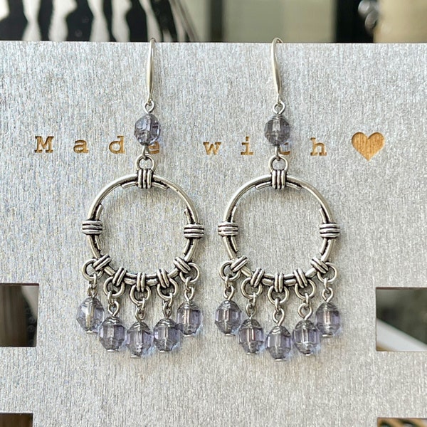 Boucles d'oreilles créoles avec perles originales en verre de Bohème violet mauve transparent et attaches crochets argent 925 pour femme