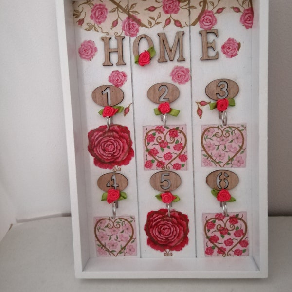 Armoire , boite rangement clefs shabby chic " Les roses "