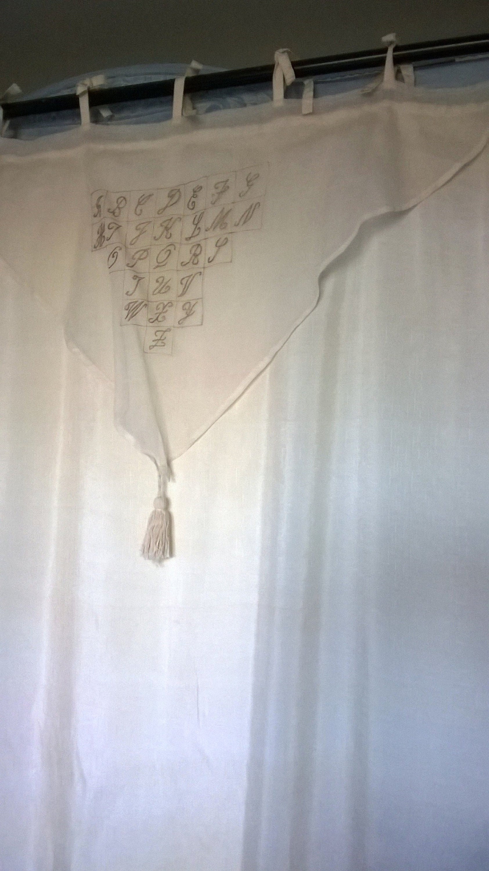 Grand Rideau Écru, Abécédaire en Pointe