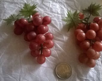 175) faux red grapes in plastic