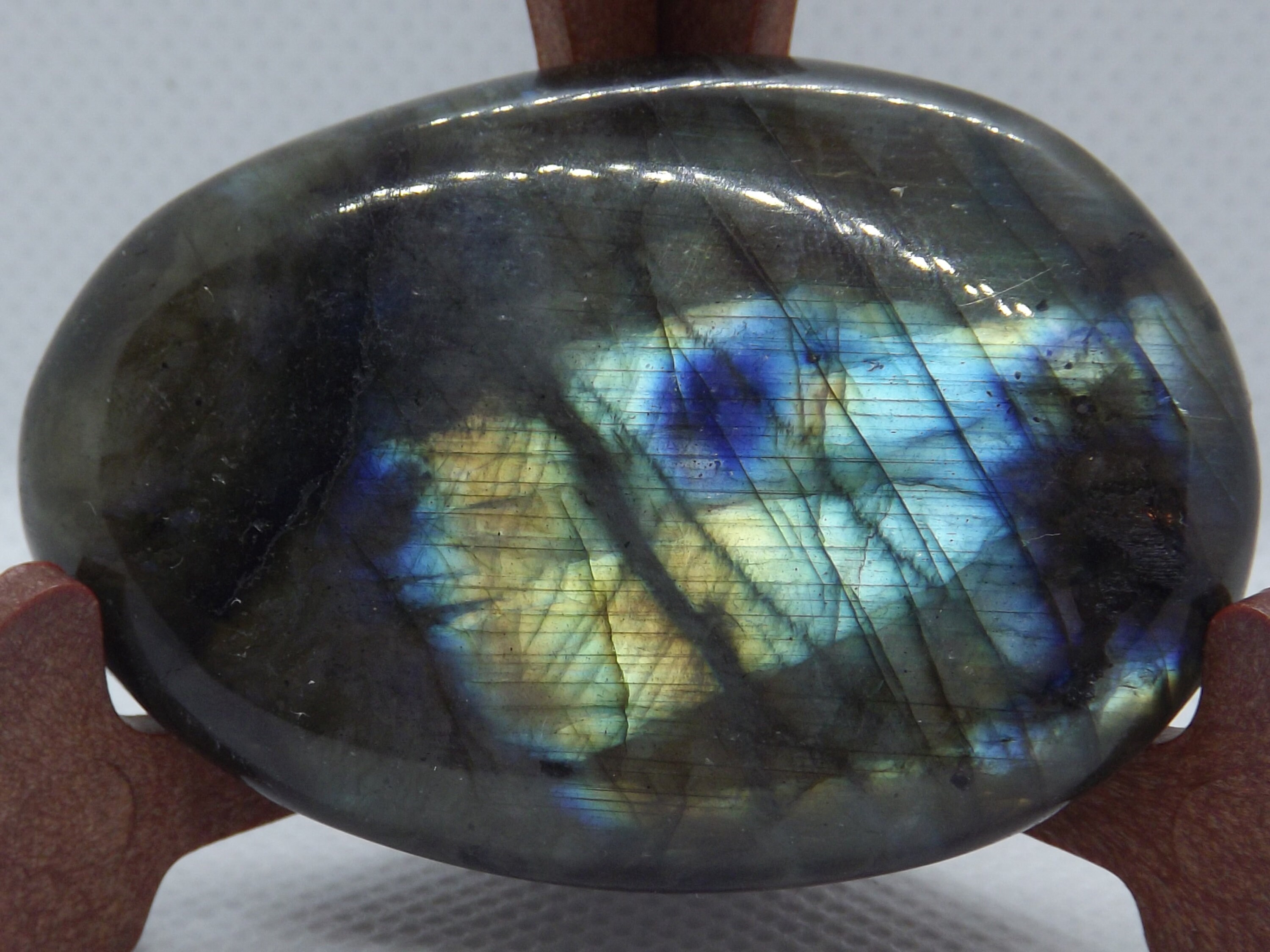 Galet de Labradorite