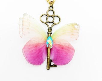 Collier clef antique papillon rose