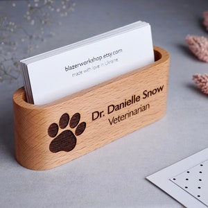 Regalo veterinario personalizado, regalo de tecnología veterinaria, médico veterinario de mascotas, titular de tarjeta de visita de escritorio, soporte de tarjeta de escritorio de decoración de animales