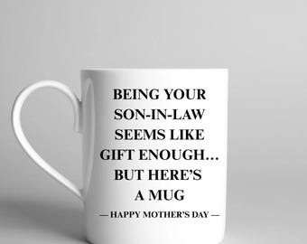Taza divertida para el Día de la Madre de parte del yerno / Taza con la frase "Ser tu yerno ya es un regalo suficiente" / Regalo sarcástico para la suegra