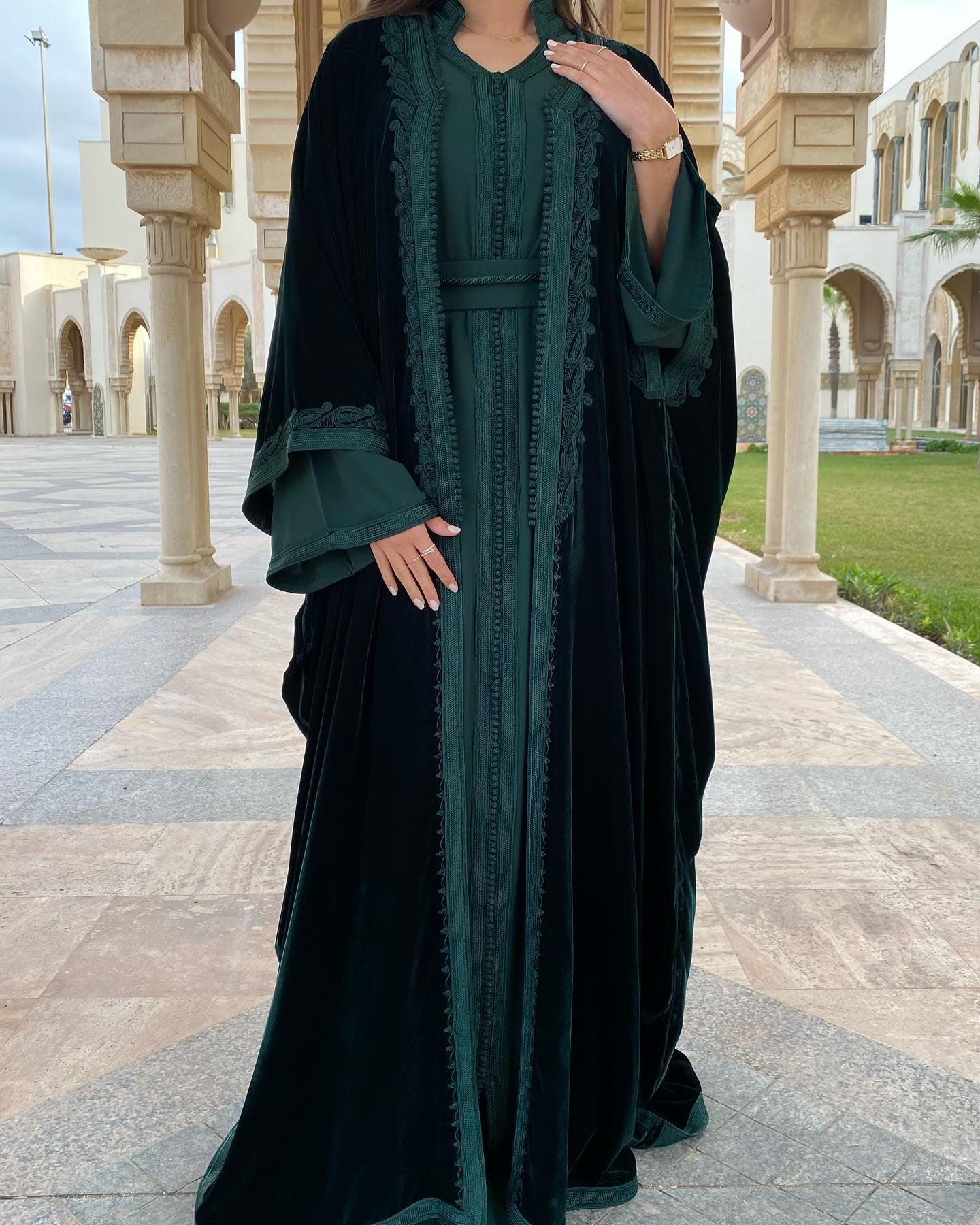 green emerald velvet dress Elegant Green Wedding Nikkah Evening Dress Dubai Near Me | US | United  States Delivery| Australia | United Kingdom main image 1
