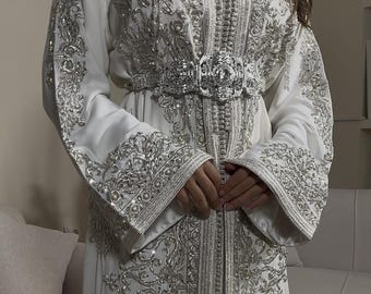 White Royal Moroccan Takchita – Beaded Bridal Caftan with Silver Embroidery – Handmade Nikkah Wedding Dress – Luxury Kaftan for Engagement
