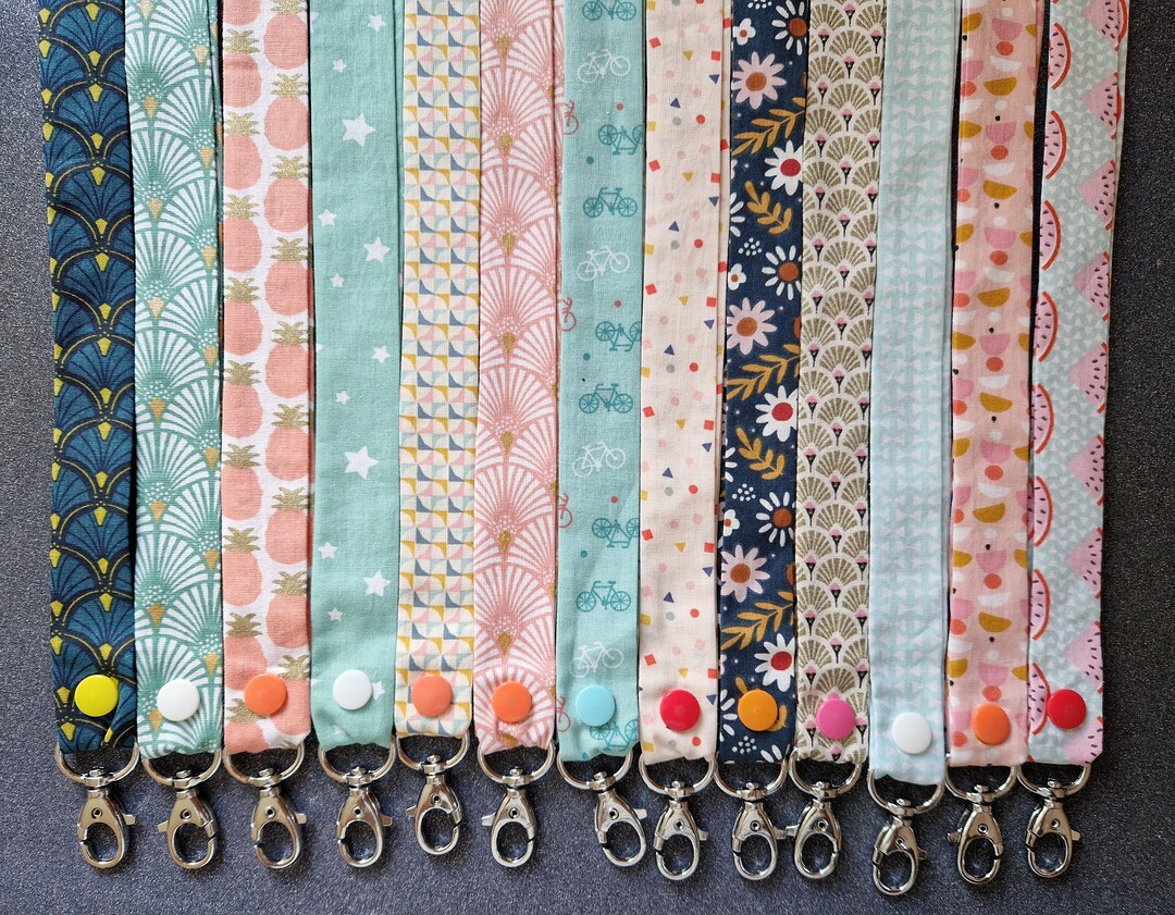 NOUVEAUTES: porte badge, porte cle, tour de cou pour infirmiere, aide