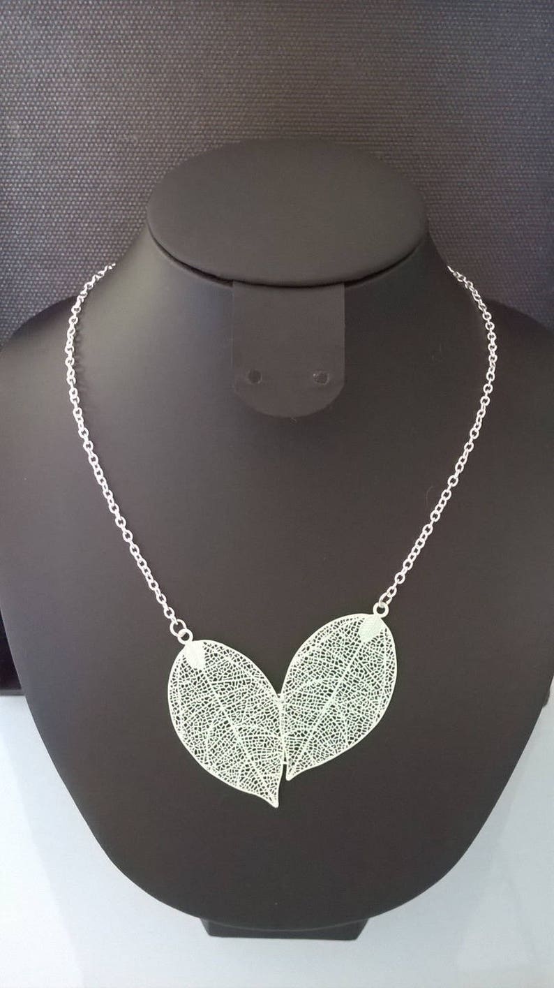 Choker chain necklace Mint green leaves