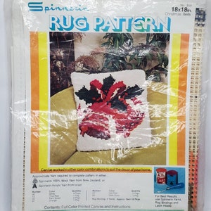 Vintage NEW Spinnerin Latch Hook Rug Pillow Printed Canvas Christmas Bells Holly