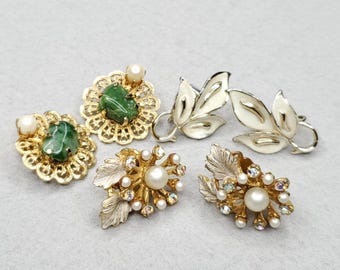 Vintage veelkleurige oorbellen met clip Kramer Coro BSK strass imitatieparel 3 stuks