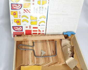 Vtg Kids Childs Wood Toy Building 36 Project Kit Robot Truck Crane Helicopter