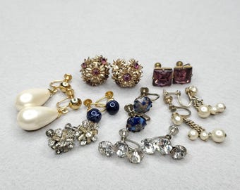 Lote de pendientes vintage con cierre de rosca, diamantes de imitación y perlas, surtidos en morado y azul. LEER