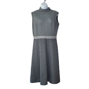 Vintage 60&#39;s 70&#39;s 2 pc Fit Flare Sleeveless Dress Cardigan Sz L Gray White