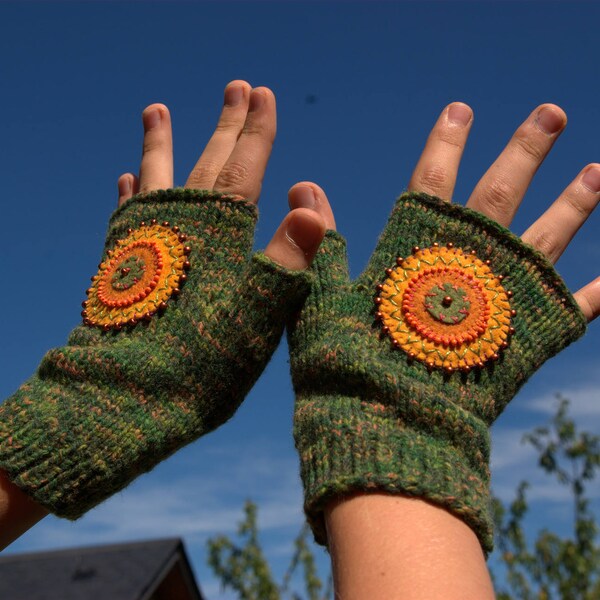 Soft green-khaki wool knitted mittens with matching wool felt stamp
