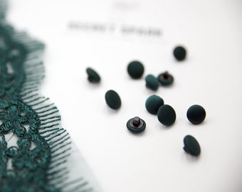 Emerald silk satin buttons, fabric premium buttons, green silk buttons, buttons for dress | The Handmade Buttons