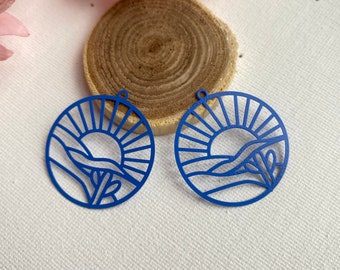 2 round blue filigree prints 30 mm