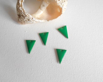 lot 4 breloques pendentifs triangle 15x11 mm vert pré