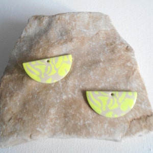 x2 sequins charms half moon ivory yellow fluo 2 sides