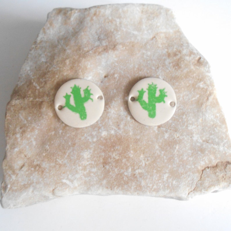 2 sequins enamelled green cactus and ivory 20 mm 2 faces image 1