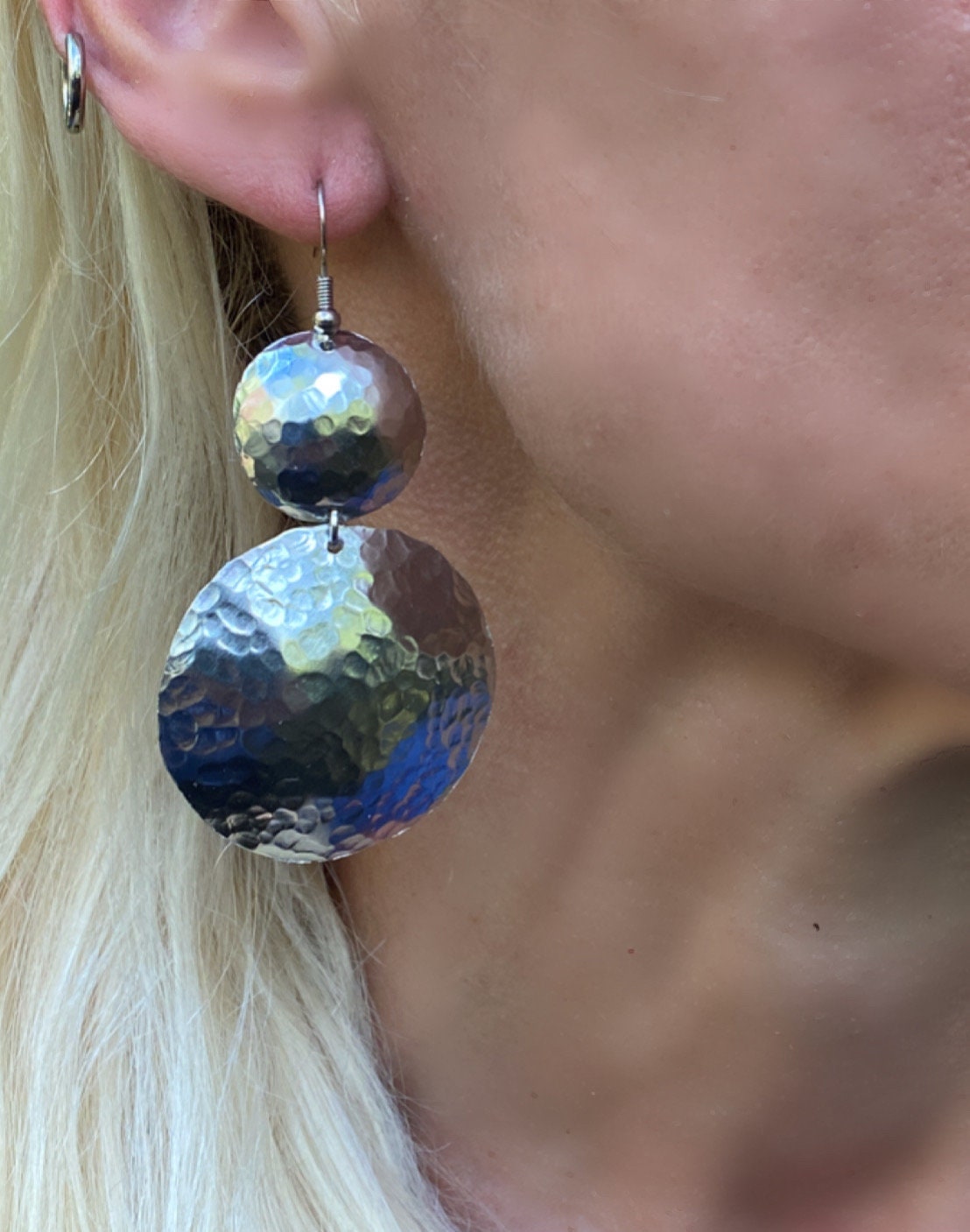 Acquista 1 pezzo donna uomo orecchino punk acciaio al titanio nero senza piercing orecchino falso cerchio orecchio clip gioielli pop in Italia a partire da 0.93