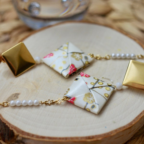 boucles d'oreilles fantaisie avec des carrés origamis et chaines pendantes