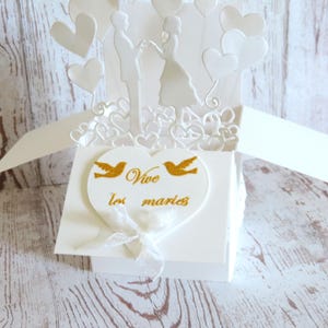 Carte de mariage, popup coeurs et dentelle, carte de félicitations, voeux de bonheur.