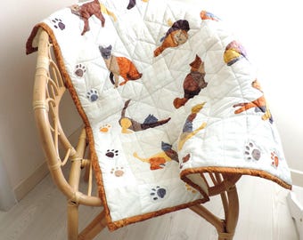 Patchwork-Katzen, Karomuster, handgefertigt, Steppdecke. Handgefertigt.