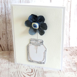 carte à offrir pour diverses occasions, avec fleur en tissu et bouton. Fait main.